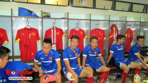 Mỗi cầu thủ được bố trí 1 ngăn treo quần áo rất bắt mắt và vị trí của các cầu thủ được cố định ngay từ phòng thay đồ