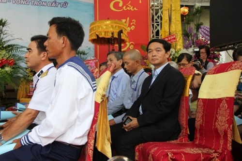 Doanh nhân Lê Viết Hải (vest đen) từng lọt vào danh sách Người giàu nhất sàn chứng khoán Việt Nam vào năm 2014, nằm ở vị trí 96.