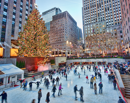 Với nhiều người Mỹ, mùa Giáng sinh khởi đầu bằng những ánh sáng lung linh trên cây thông khổng lồ   tại Trung tâm thương mại Rockefeller