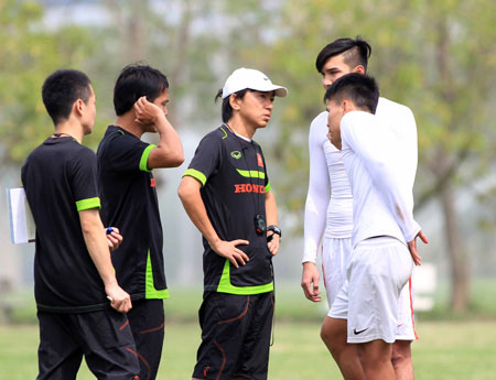 HLV Miura luôn thông báo với các cầu thủ đầu tiên, trước khi họ bị loại