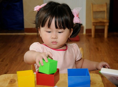 Trẻ từ 3 - 4 tuổi bắt đầu hình thành khả năng suy nghĩ và hoạt động độc lập.