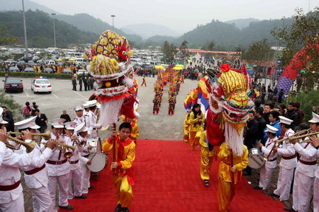 Lễ hội Yên Tử thu hút rất nhiều khách thập phương đến tham dự